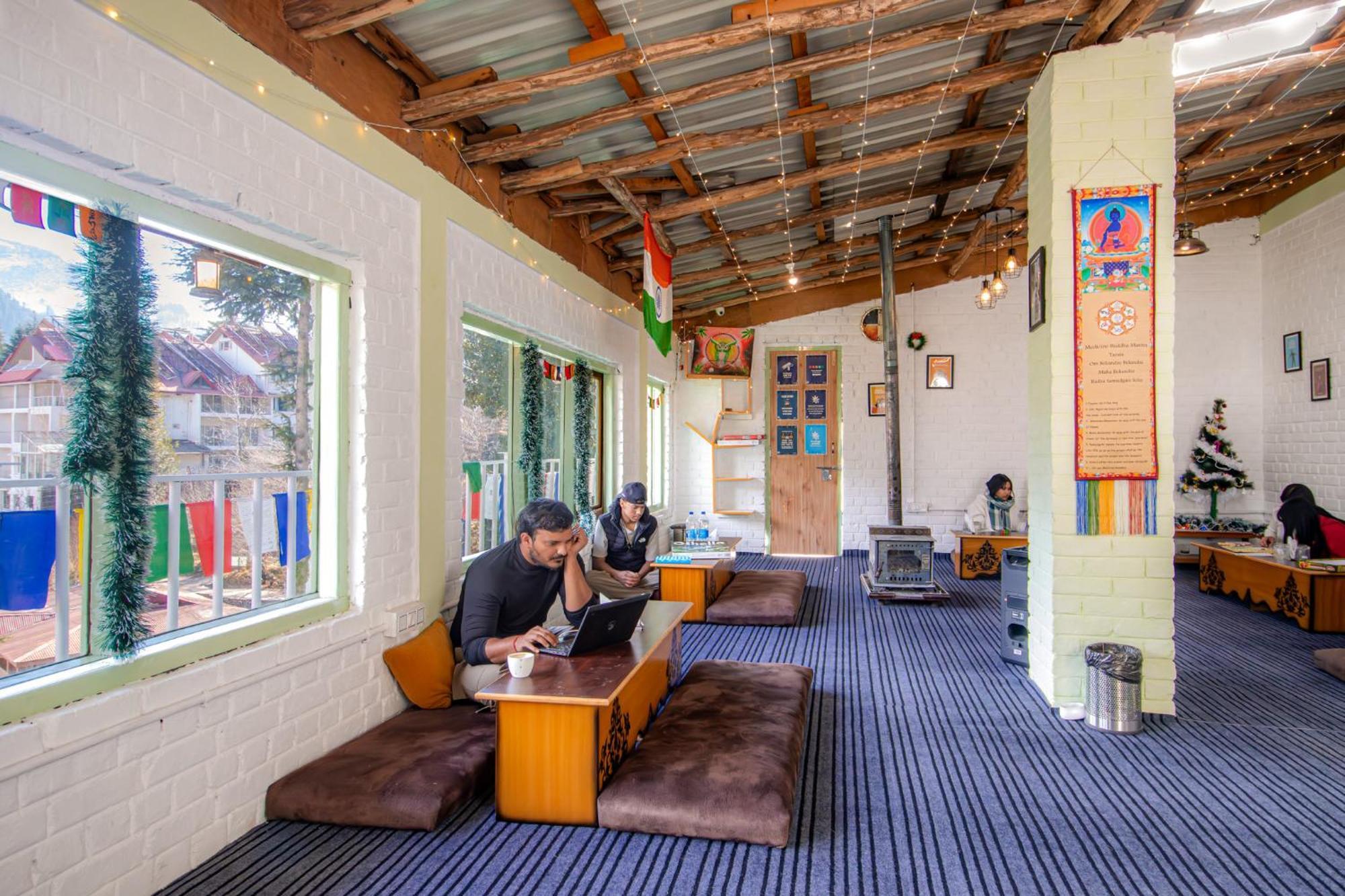 Dormigo Hostel Manāli Kültér fotó